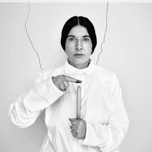 PROLAZIM KROZ ZIDOVE